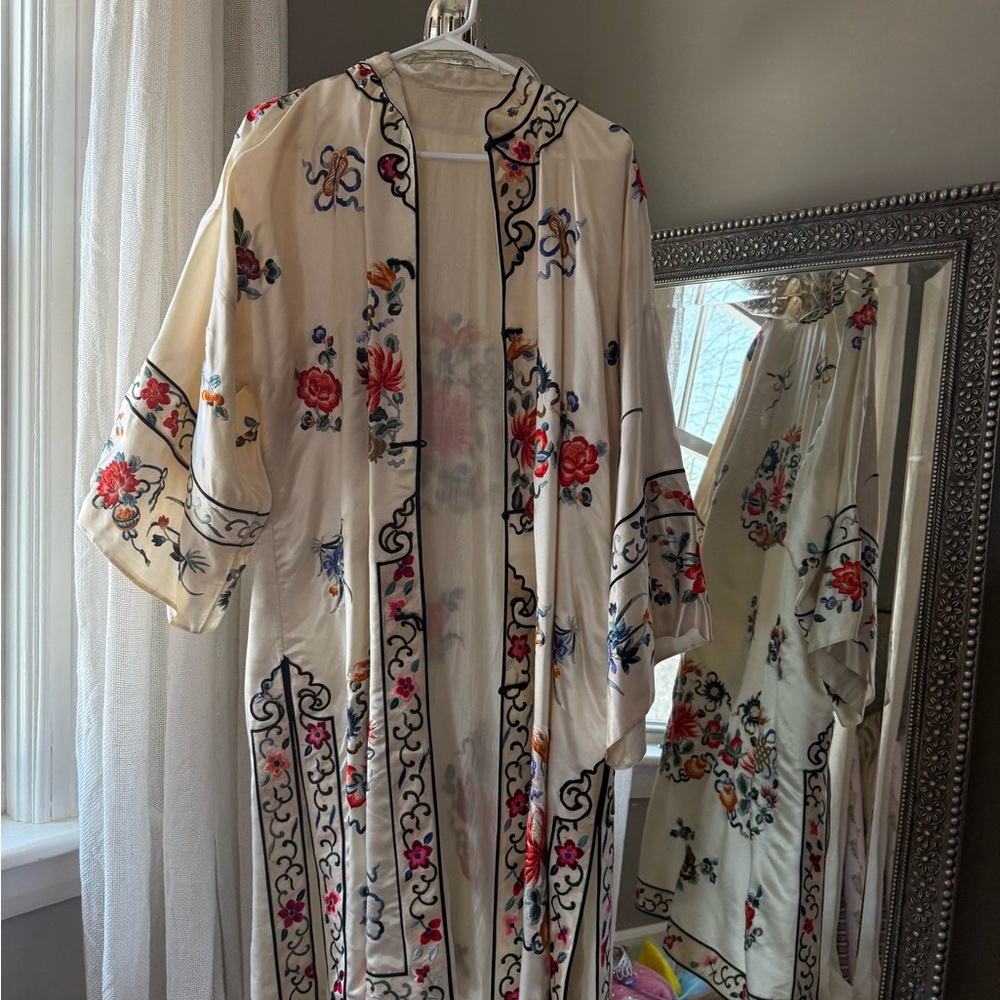 Vintage Chinese Bai hua robe